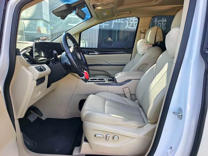 Фото 8 - Buick GL8 ES