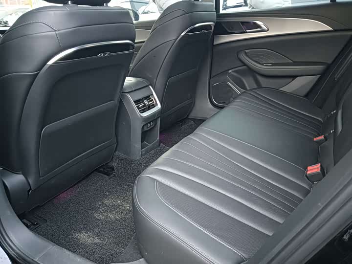 Фото 11 - Hongqi H5