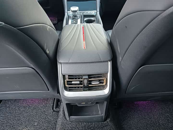 Фото 13 - Hongqi H5