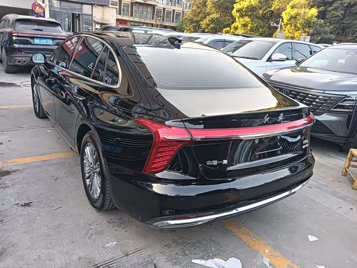Фото 15 - Hongqi H5