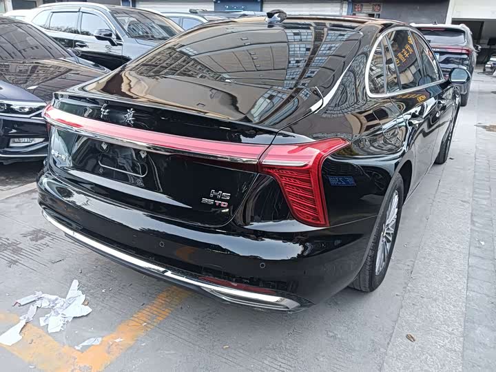 Фото 16 - Hongqi H5