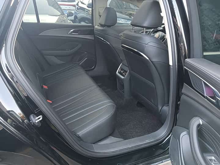 Фото 9 - Hongqi H5