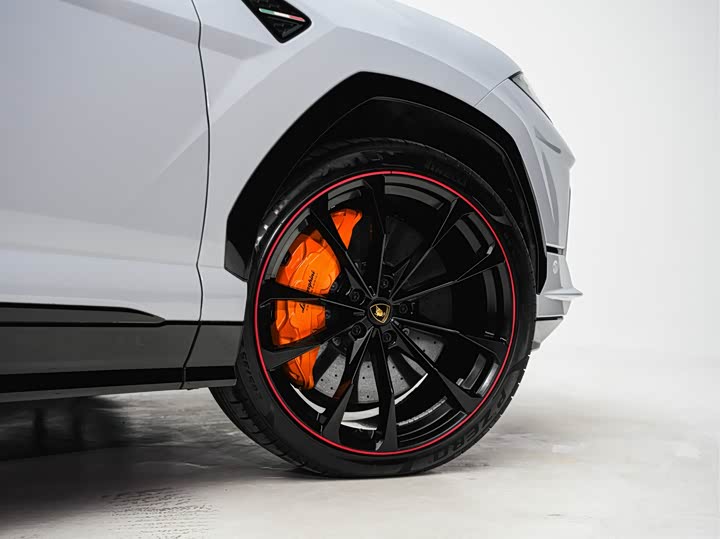 Фото 13 - Lamborghini Urus