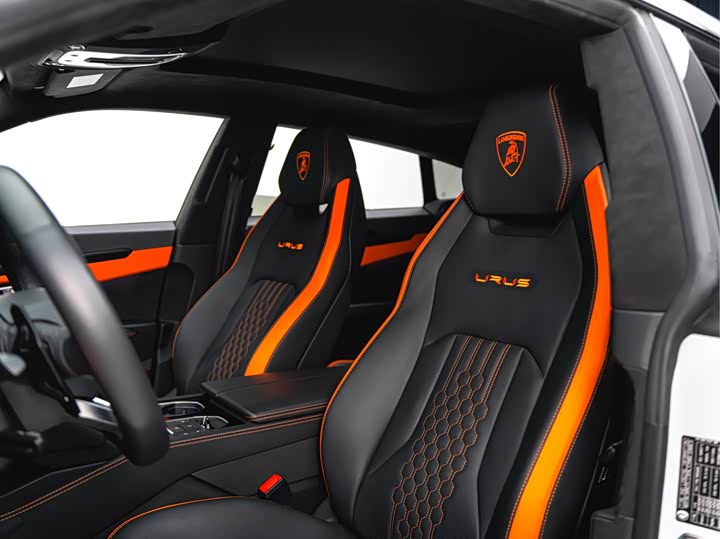 Фото 17 - Lamborghini Urus