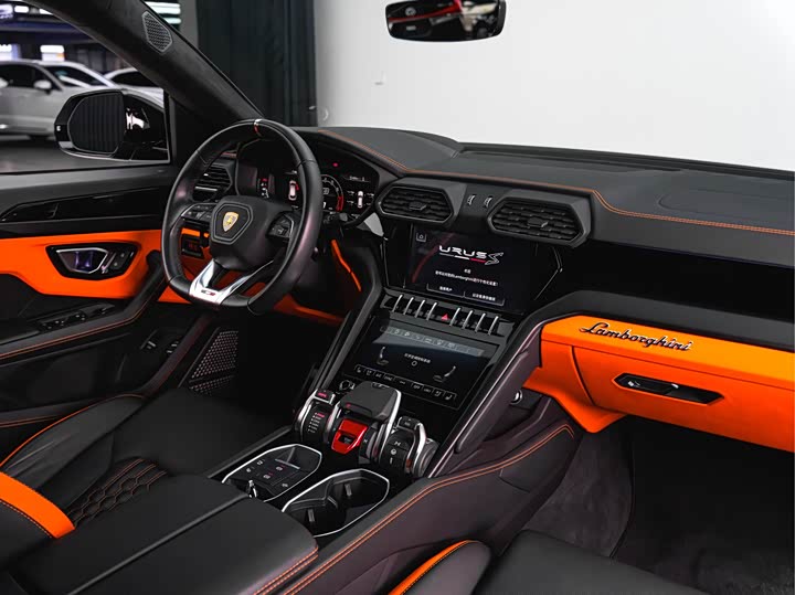 Фото 19 - Lamborghini Urus