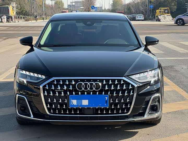 Фото 2 - Audi A8