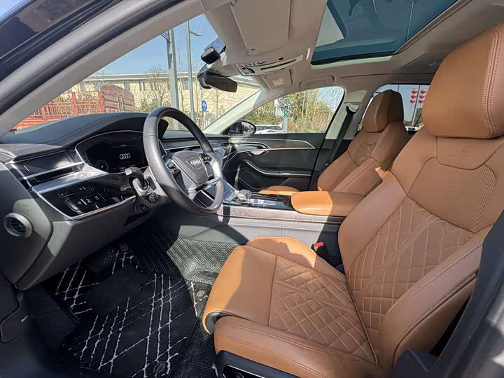 Фото 4 - Audi A8