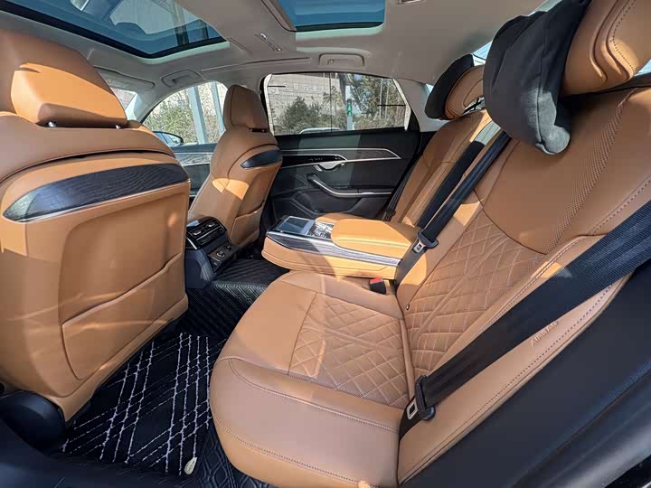 Фото 5 - Audi A8