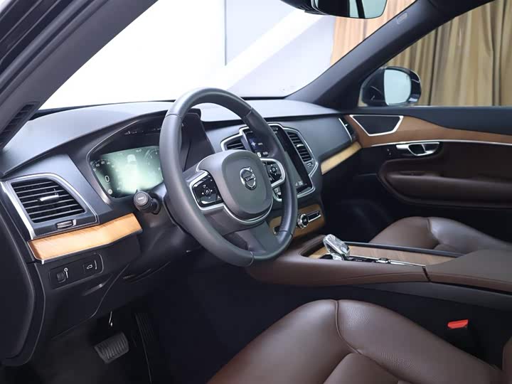 Фото 11 - Volvo XC90