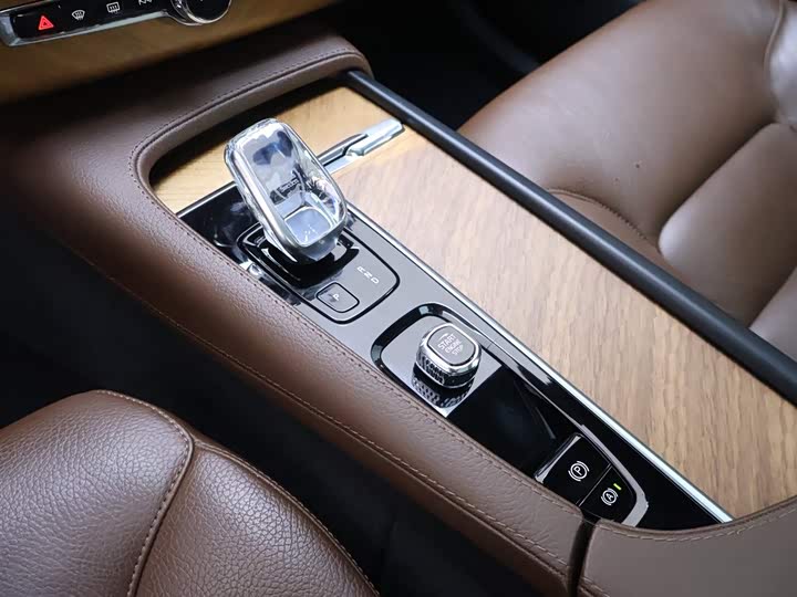 Фото 12 - Volvo XC90