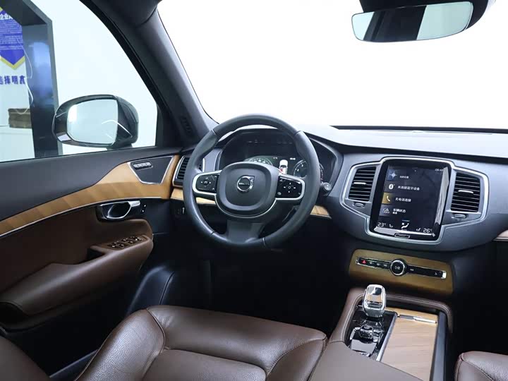 Фото 14 - Volvo XC90