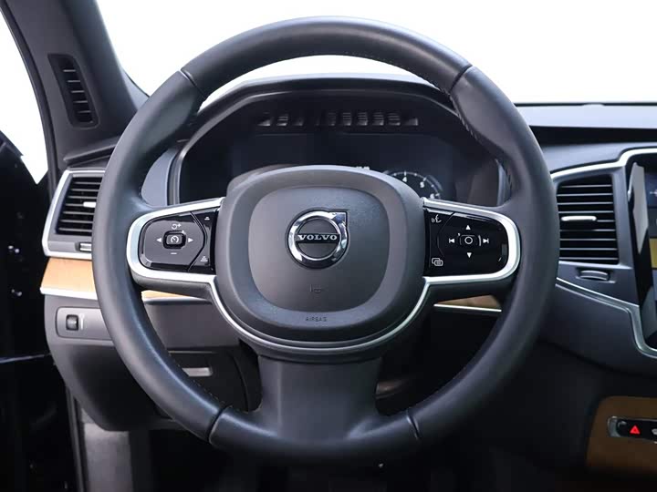 Фото 16 - Volvo XC90