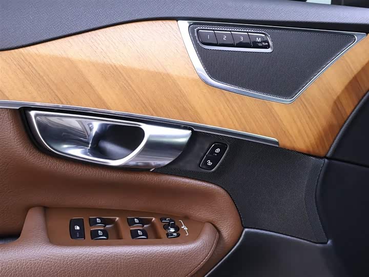 Фото 17 - Volvo XC90