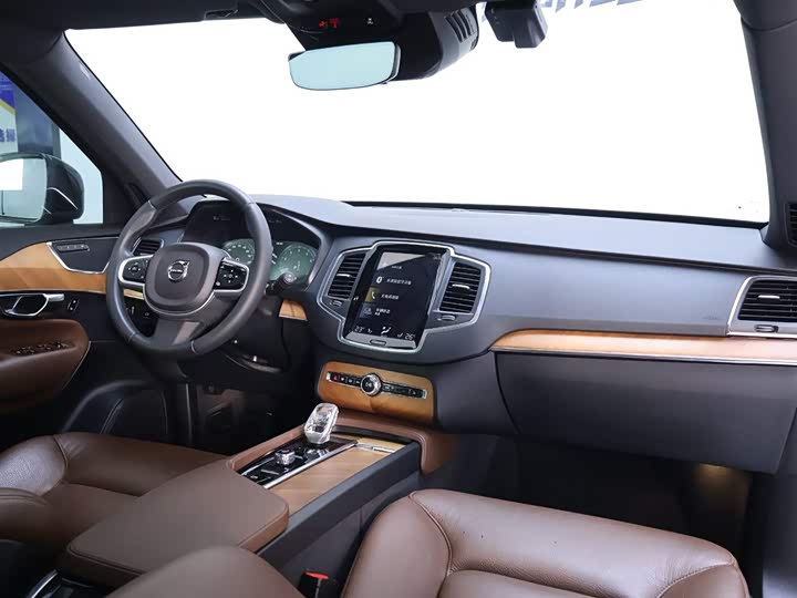 Фото 19 - Volvo XC90