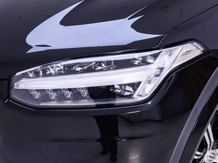 Фото 4 - Volvo XC90