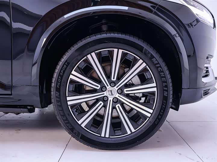 Фото 6 - Volvo XC90