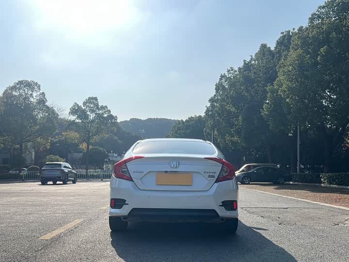 Фото 8 - Honda Civic