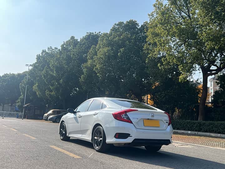 Фото 9 - Honda Civic