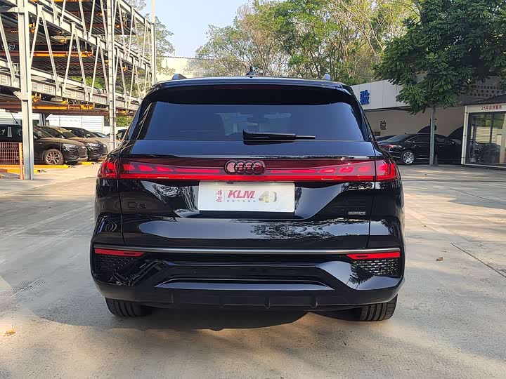 Фото 10 - Audi Q6