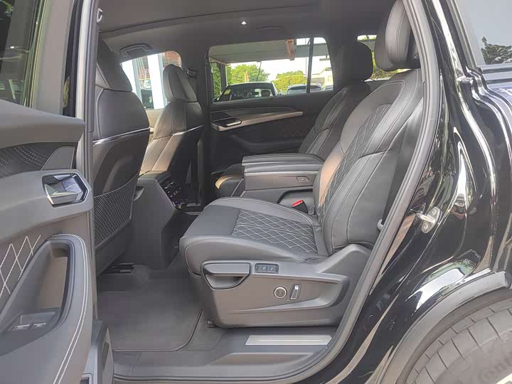 Фото 8 - Audi Q6