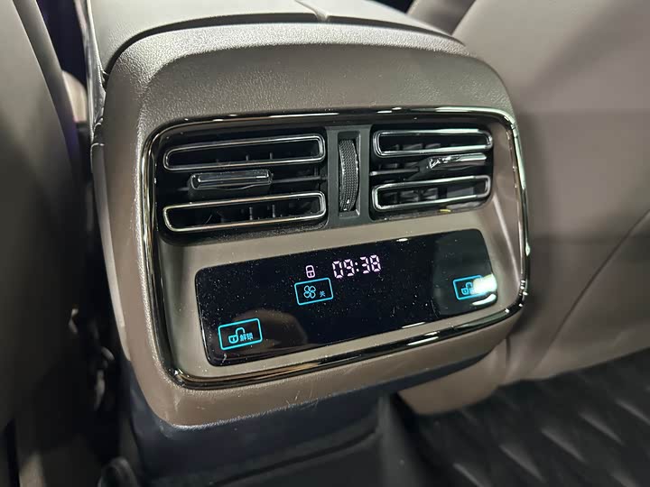 Фото 13 - BYD Han