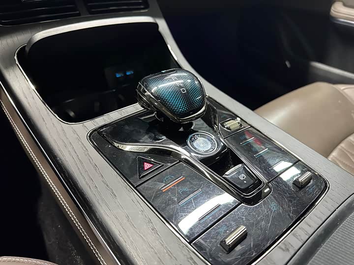 Фото 18 - BYD Han