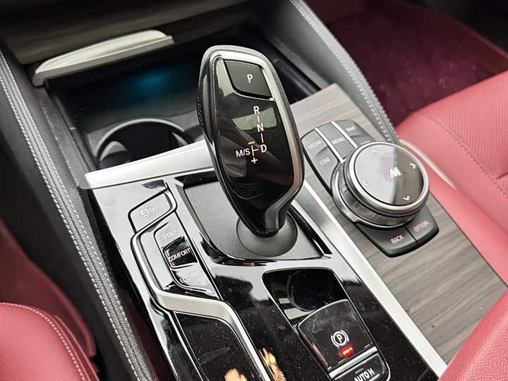 Фото 16 - BMW 5 Series