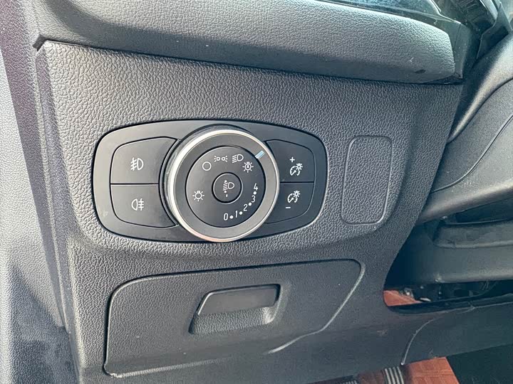 Фото 13 - Ford Focus