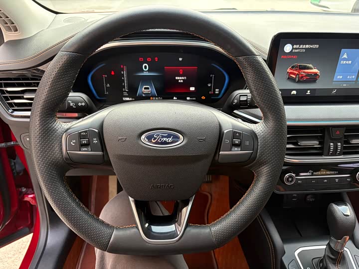 Фото 14 - Ford Focus