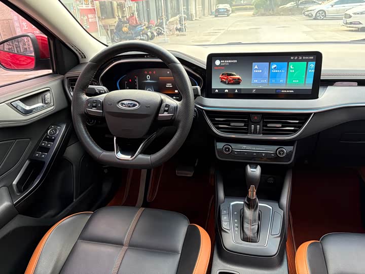 Фото 16 - Ford Focus