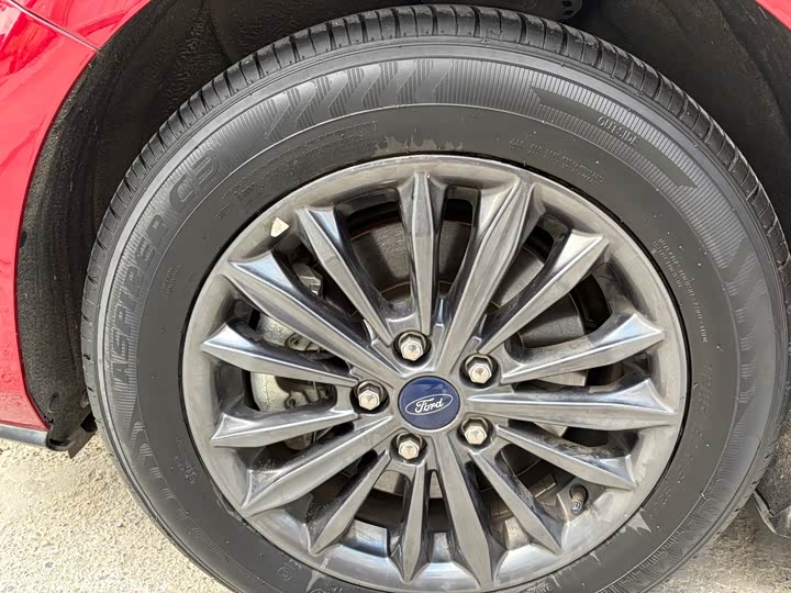 Фото 17 - Ford Focus