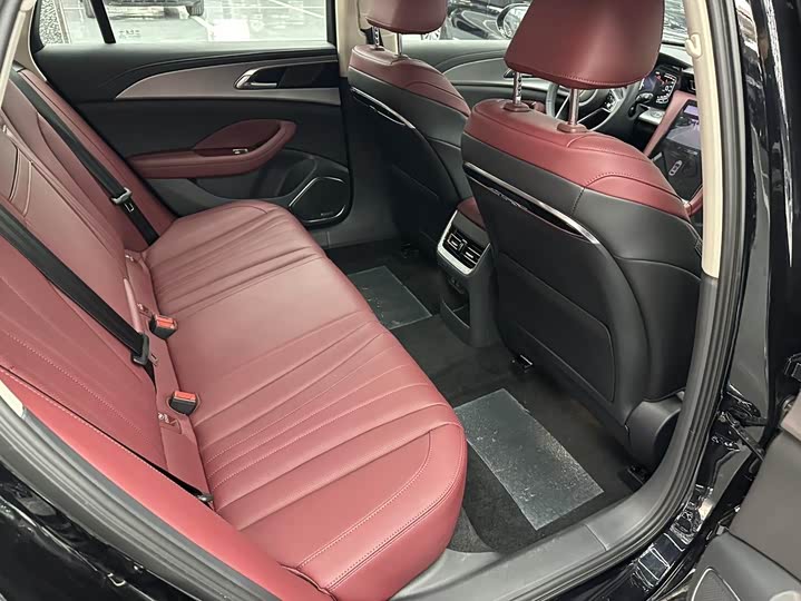 Фото 10 - Hongqi H5