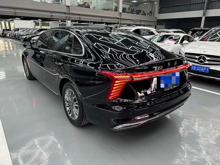 Фото 14 - Hongqi H5