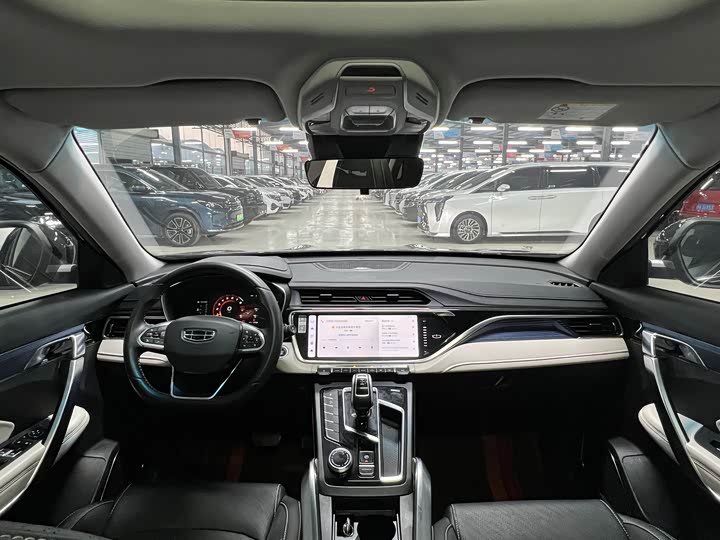 Фото 10 - Geely Atlas