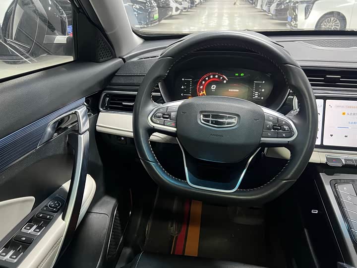 Фото 11 - Geely Atlas