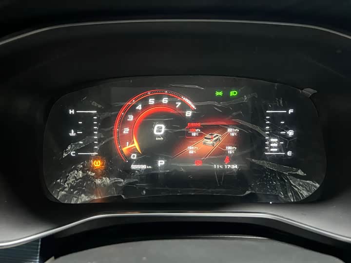 Фото 14 - Geely Atlas