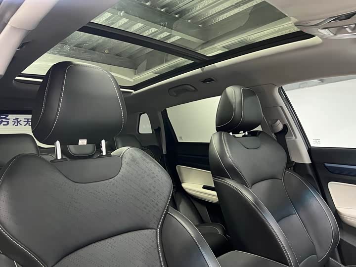 Фото 22 - Geely Atlas