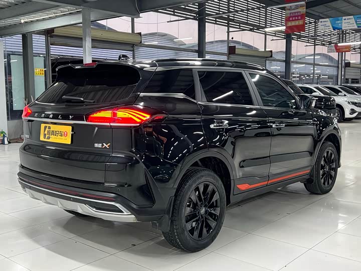 Фото 25 - Geely Atlas