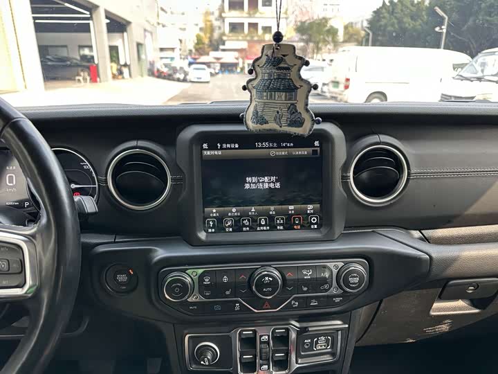 Фото 13 - Jeep Wrangler Hybrid