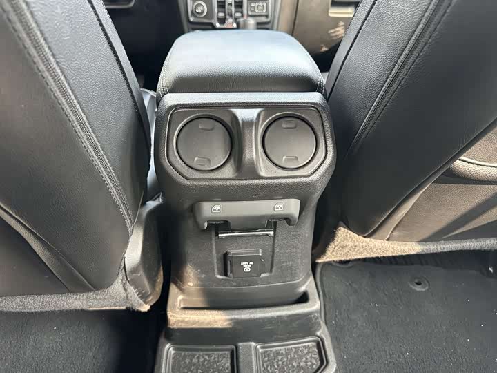 Фото 15 - Jeep Wrangler Hybrid