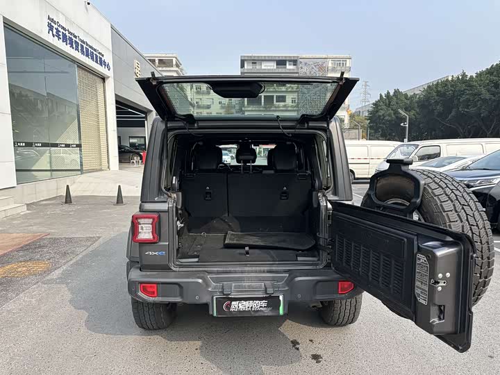 Фото 7 - Jeep Wrangler Hybrid