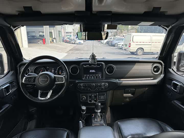 Фото 8 - Jeep Wrangler Hybrid