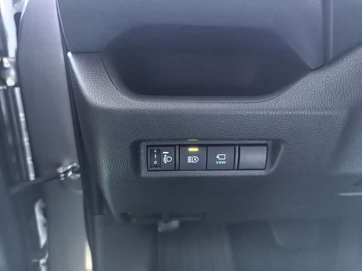 Фото 13 - Toyota RAV4