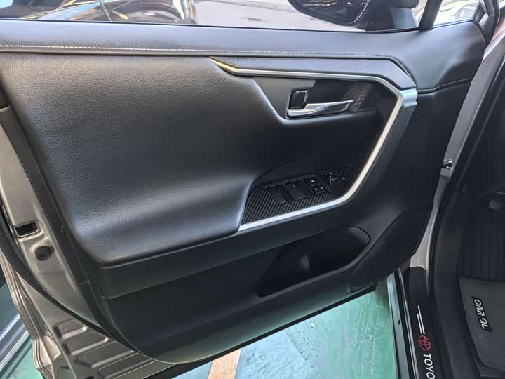 Фото 15 - Toyota RAV4