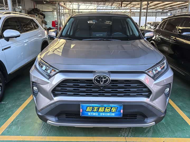 Фото 2 - Toyota RAV4