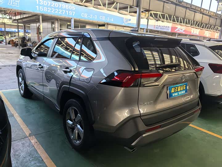 Фото 4 - Toyota RAV4