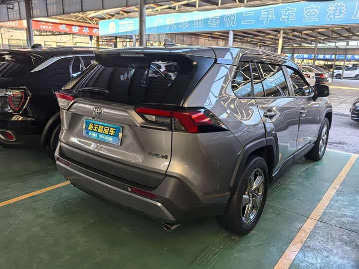 Фото 6 - Toyota RAV4