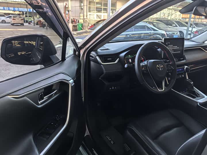 Фото 7 - Toyota RAV4