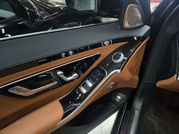 Фото 17 - Mercedes-Benz S-Class