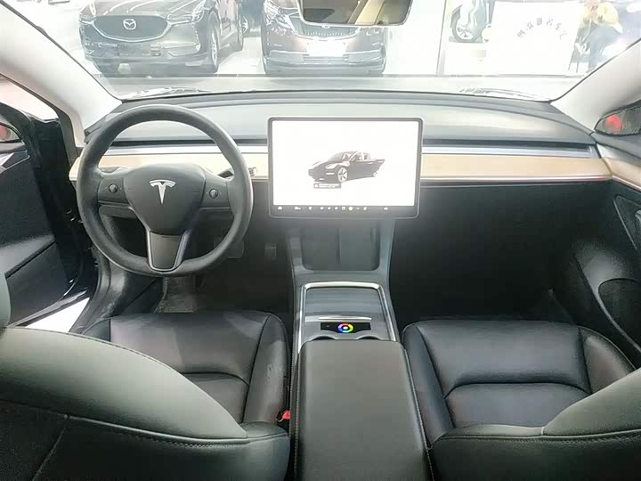 Фото 10 - Tesla Model 3